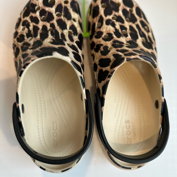 NWT Crocs Classic Leopard print with cheetah - Picture 13 of 14